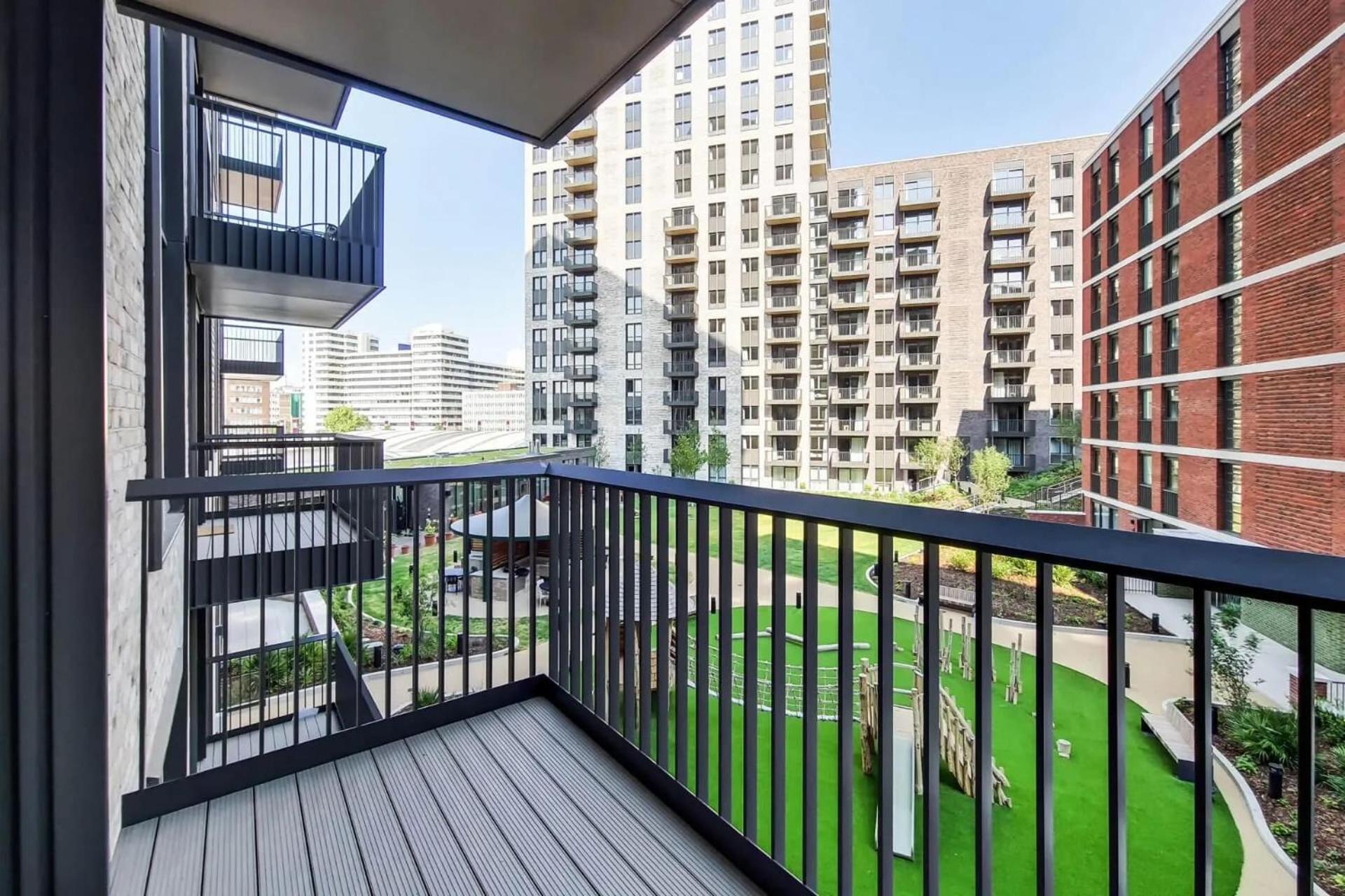 Botanical-Inspired Apartments At Repton Gardens Right In The Heart Of Wembley Park London Ngoại thất bức ảnh